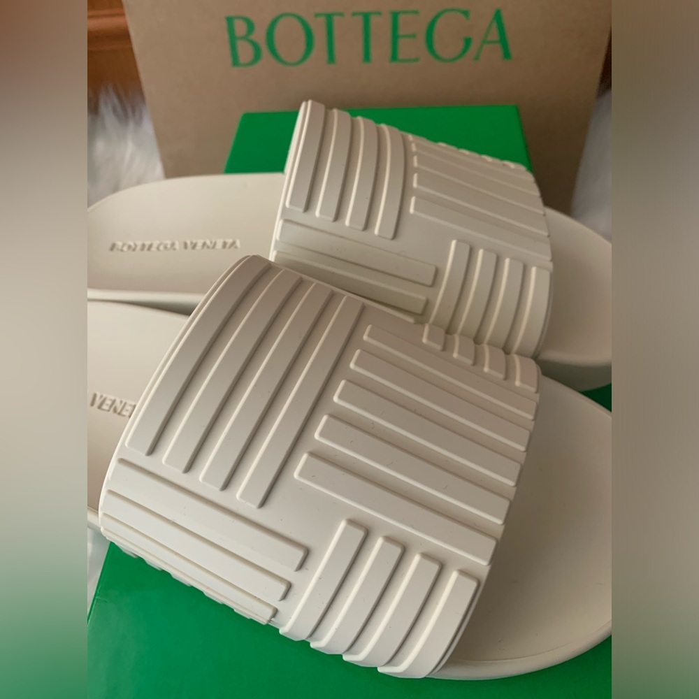 Spanking Brand New Bottega Veneta Summer Slides ❤️❤️ - Picture 8 of 13